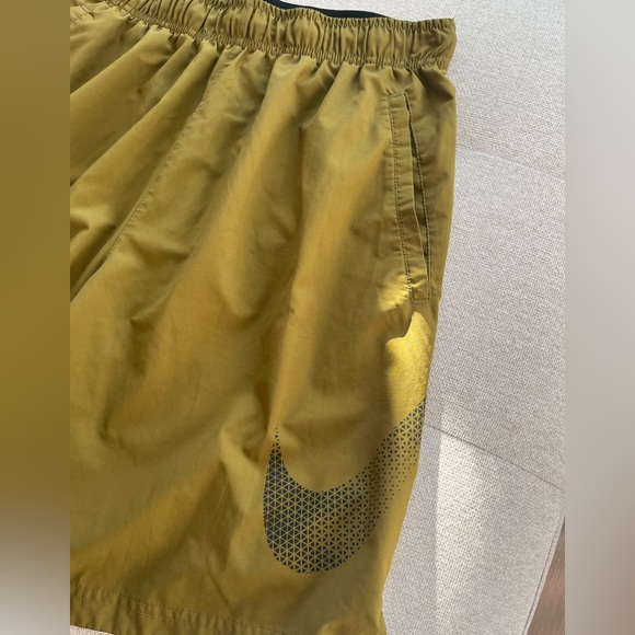 Nike Dri fit run green shorts M no liner - Picture 3 of 6